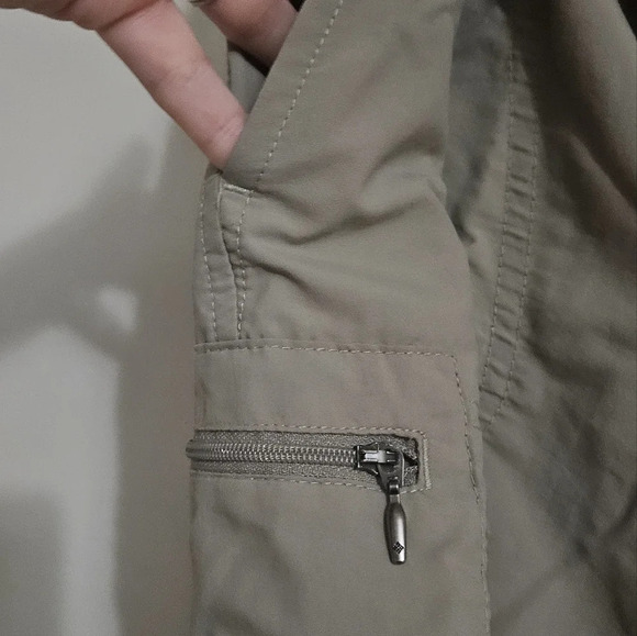 Columbia Sandy River II Cargo shorts color tusk. Size large - Picture 10 of 14
